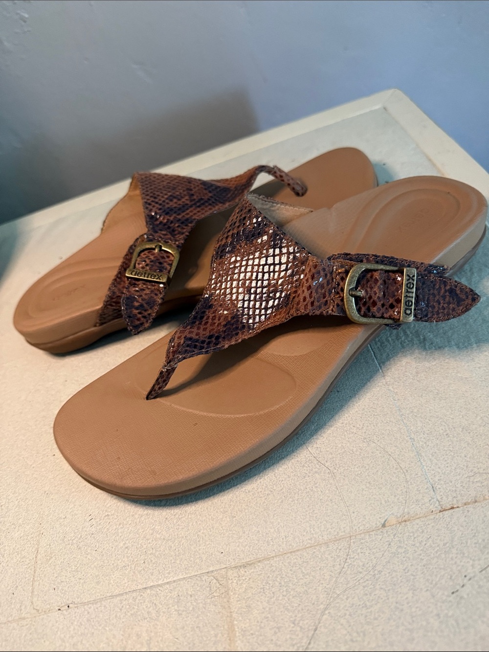 Aetrex Rita Adjustable Thong Sandals Brown Snake Print Orthotic Size 38 US 7.5-8 - Picture 6 of 9